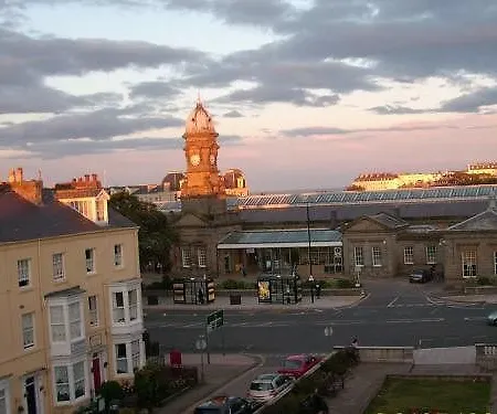 Admiral Hotel