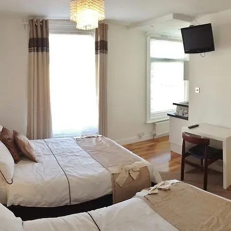 ホテル Admiral 4*