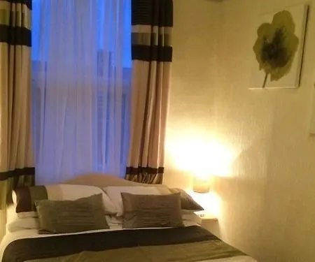 ホテル Admiral 4*